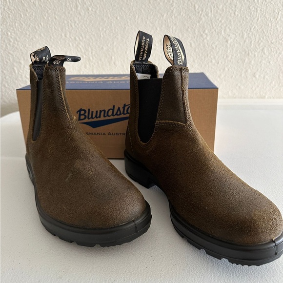 NWT/NWB Blundstone 1615 Men’s Dark Olive Suede Leather Boots